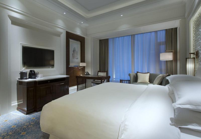 Club Room King Bed, Sheraton Grand Wuhan Hankou