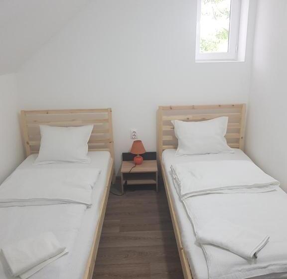 Номер Стандарт, Garden Vendégház