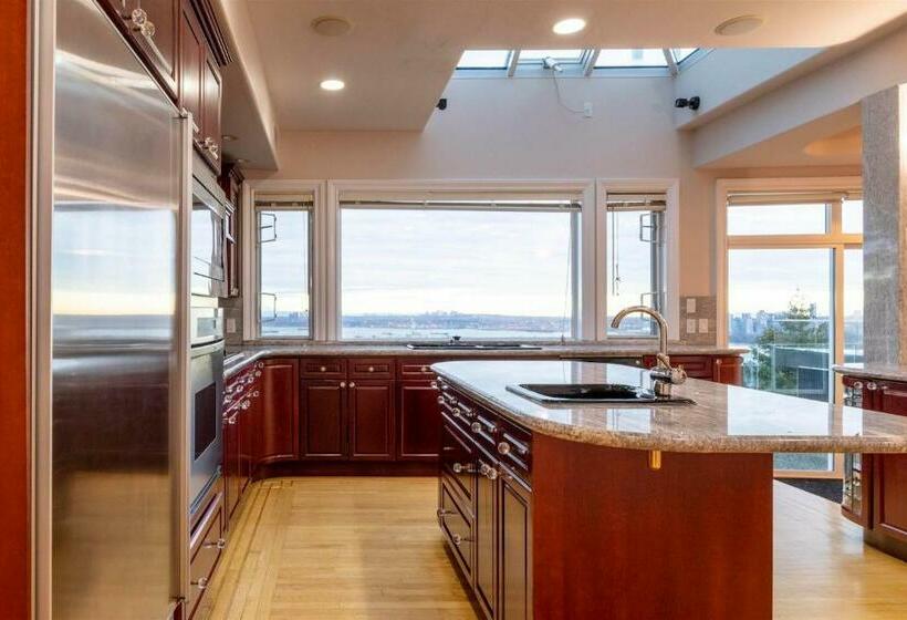 Номер Стандарт Вид на Горы, West Vancouver Luxury Home