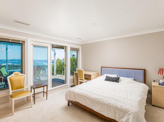 Номер Стандарт Вид на Море с Балконом, West Vancouver Luxury Home