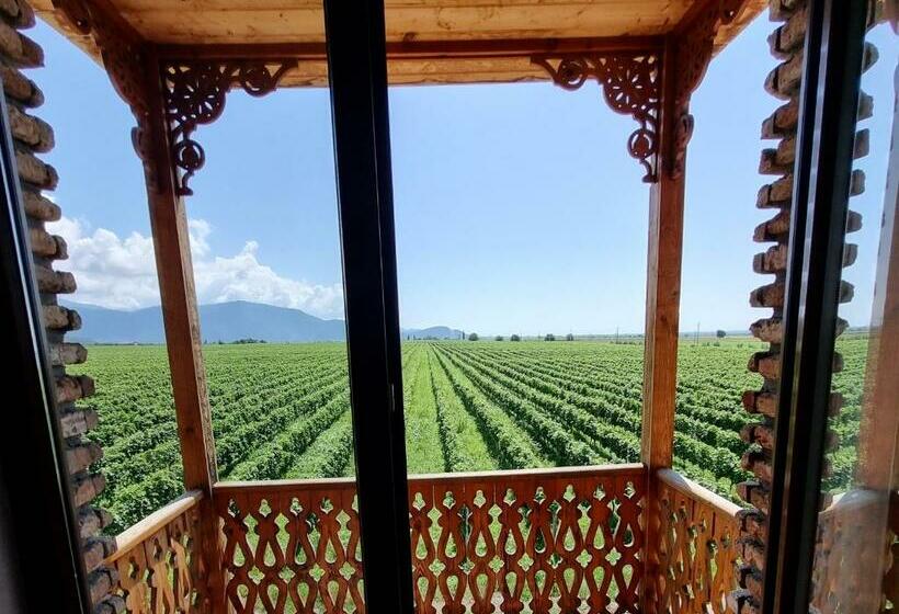 اتاق استاندارد با چشم‌انداز کوهستان, Château Davitiani