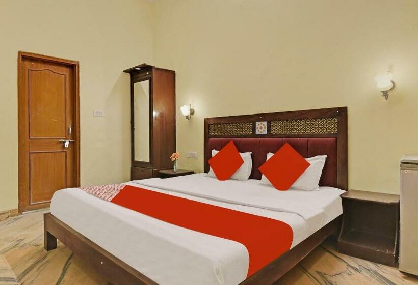 Трехместный Номер Классика, Flagship Hotel Kartikey Stays