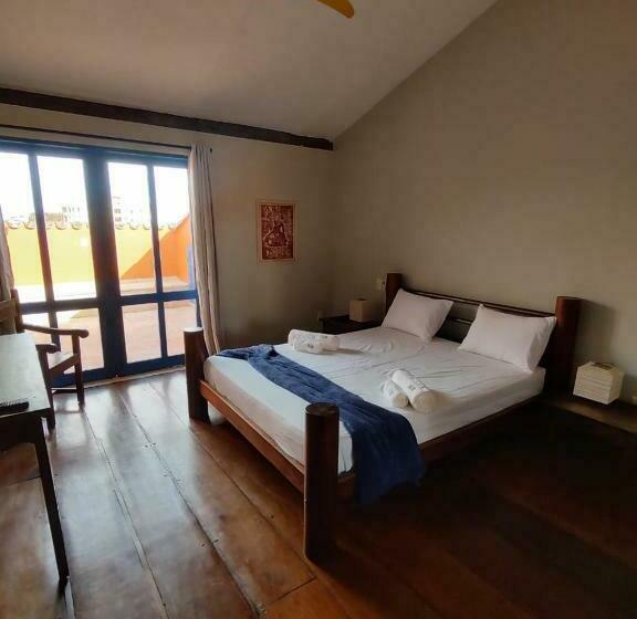 اتاق لوکس با بالکن, Villa Salvador