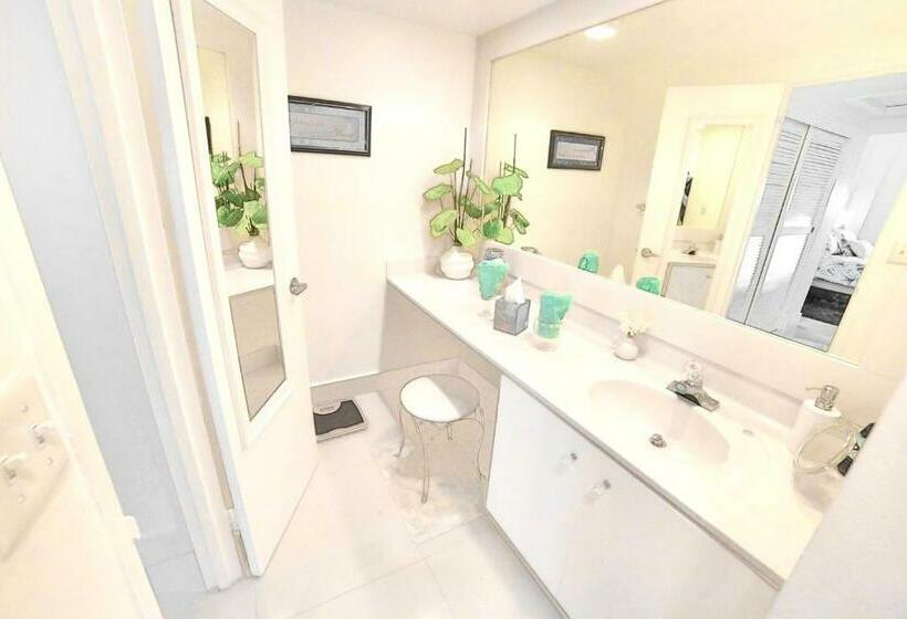 1침실 펜트하우스 아파트, Beautiful Penthouse Condo With Stunning Views Of Both Ocean And City