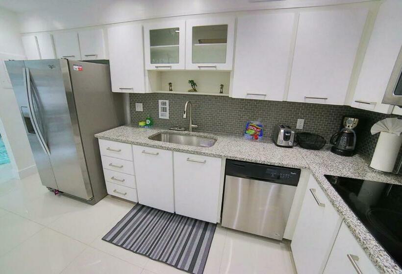 1침실 펜트하우스 아파트, Beautiful Penthouse Condo With Stunning Views Of Both Ocean And City