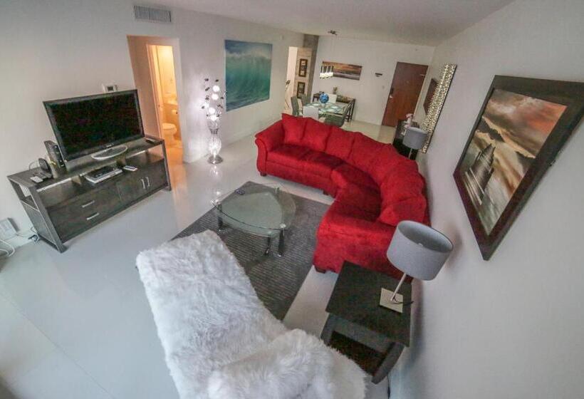 1침실 펜트하우스 아파트, Beautiful Penthouse Condo With Stunning Views Of Both Ocean And City