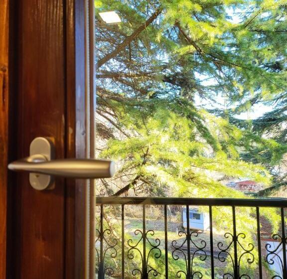 اتاق استاندارد سه تخته با بالکن, Mayberry Lake   Villa Medijapark
