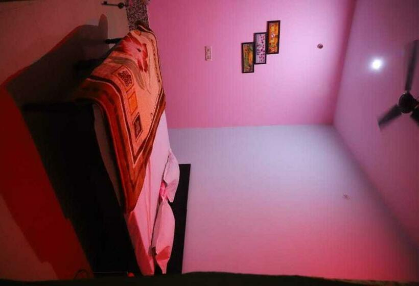Трехместный Номер Классика, Spot On Deepanshi Guest House