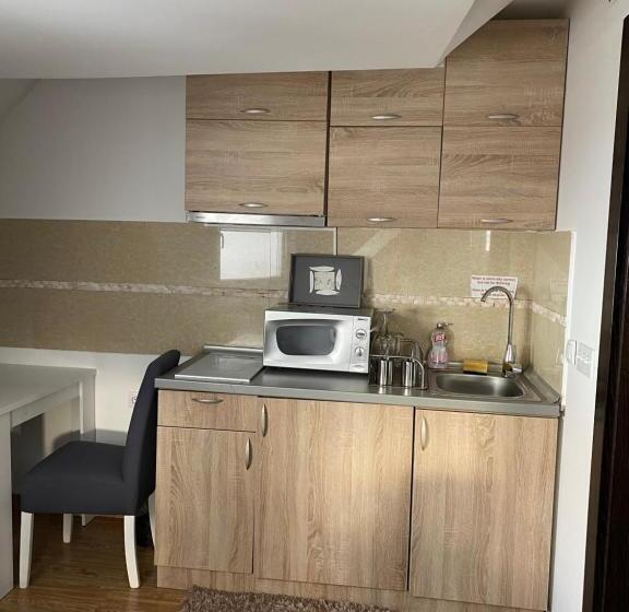استودیوی استاندارد, Mujen Lux Zgrada Apartman B19