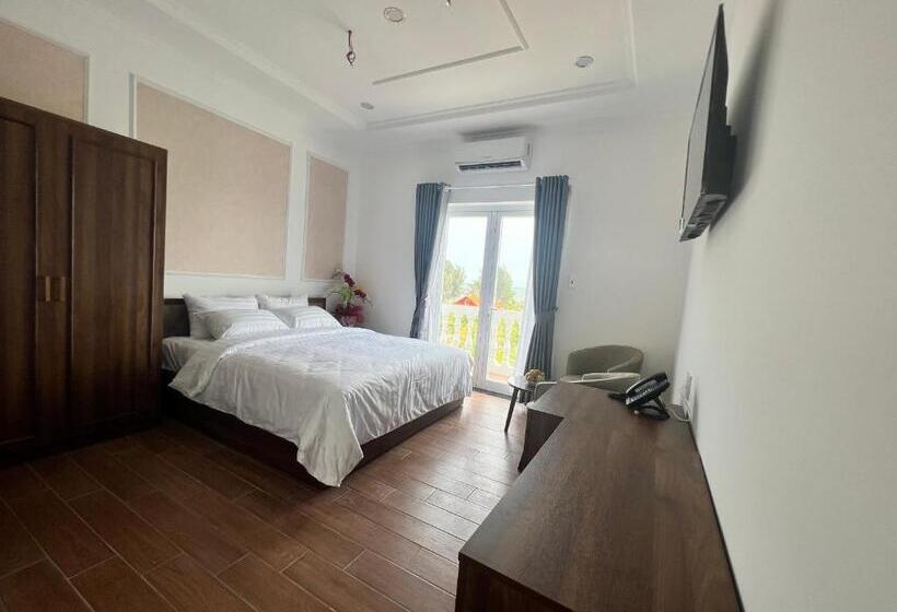 اتاق لوکس با بالکن و چشم‌انداز دریا, Hodota Cam Binh Resort & Spa Lagi Beach