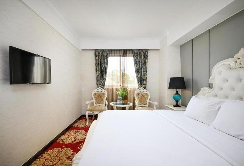 اتاق استاندارد با تخت بزرگ, California Saigon Hotel & Rooftop Pool