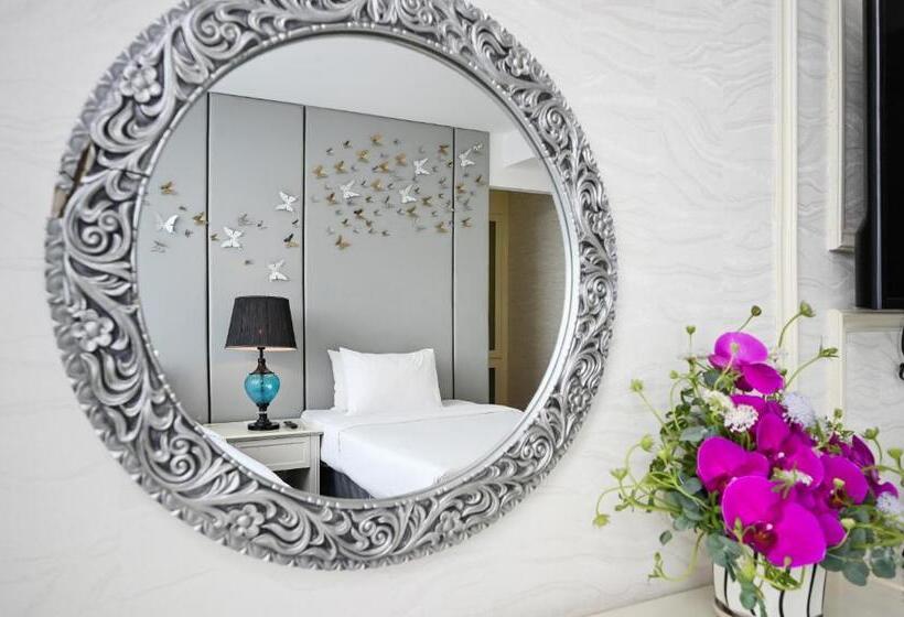 اتاق استاندارد با چشم‌انداز, California Saigon Hotel & Rooftop Pool