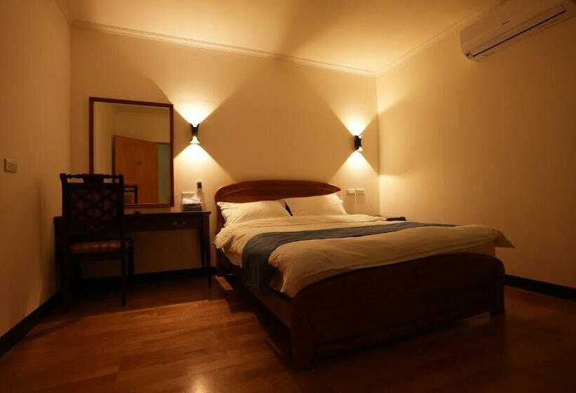 اتاق استاندارد با سرویس بهداشتی مشترک, Lemuju B&b