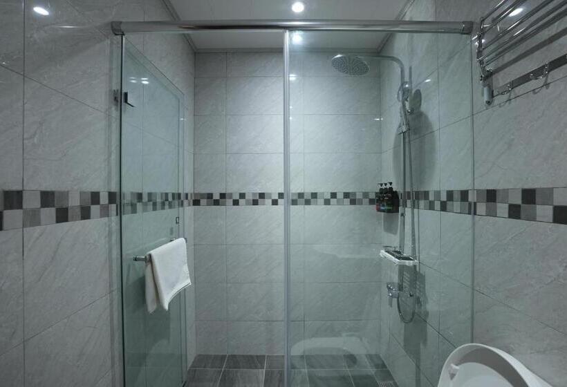 اتاق استاندارد چهار تخته, Lemuju B&b