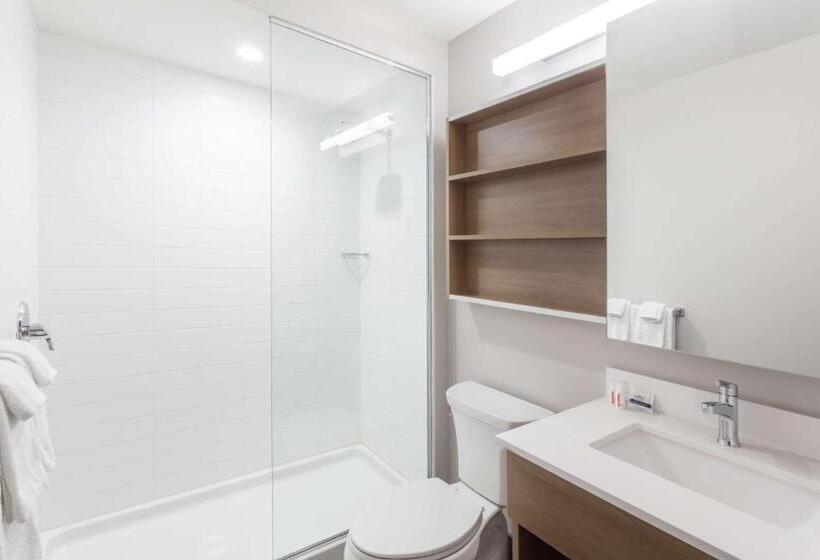 スイート, Microtel Casselman