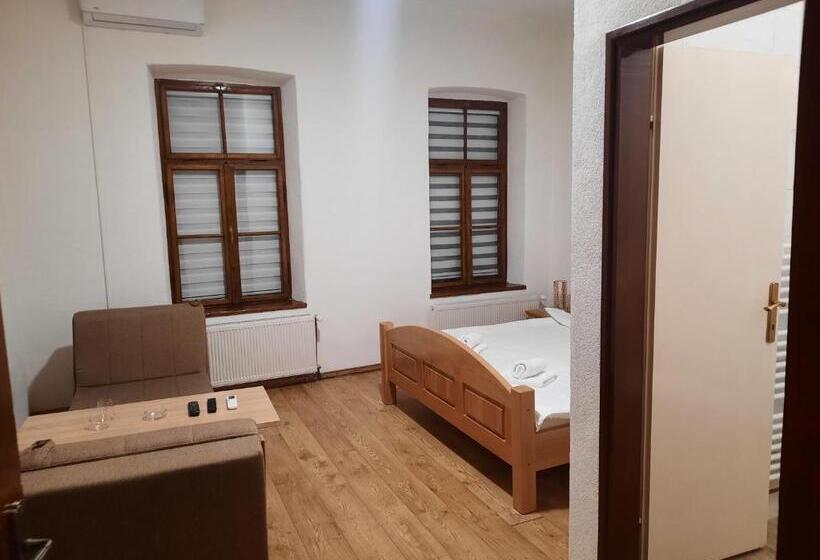 استودیو خانوادگی, Apartmani Aleksandar