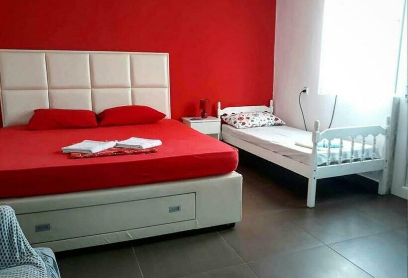 اتاق استاندارد سه نفره, Farm House Godinje