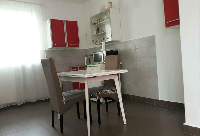 اتاق استاندارد سه نفره, Farm House Godinje