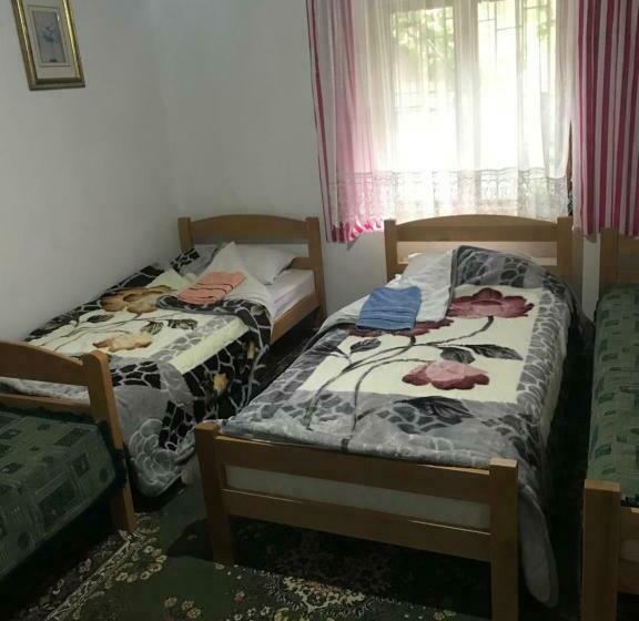 اتاق کلاسیک چهارنفره, Guest House Ulaj