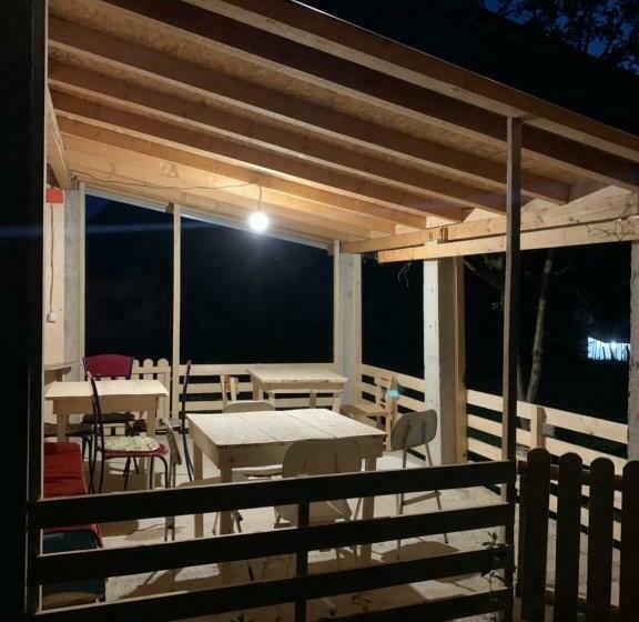 اتاق ساده سه‌ نفره, Guest House Ulaj