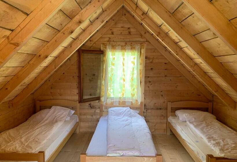اتاق ساده سه‌ نفره, Guest House Ulaj