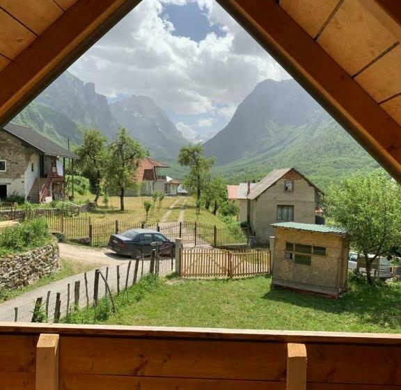 اتاق ساده سه‌ نفره, Guest House Ulaj