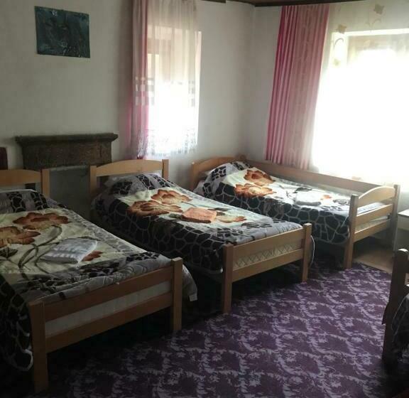 اتاق خانوادگی, Guest House Ulaj