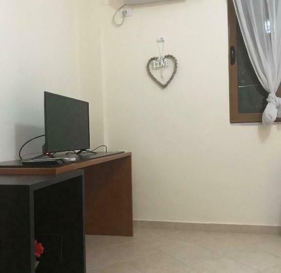 اتاق استاندارد چهار تخته, Joni S House