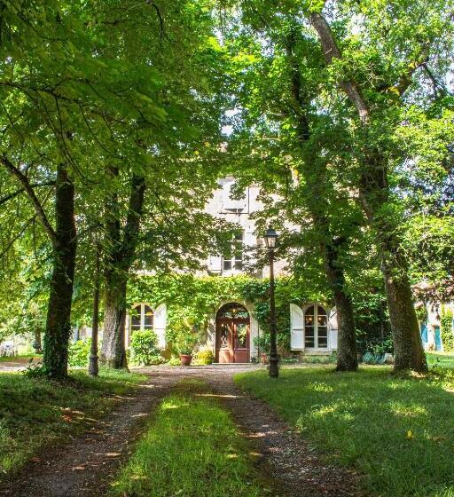 Вилла с 1 спальней и бассейном, Maison De Maître Avec Grand Parc Arboré Clos De Murs