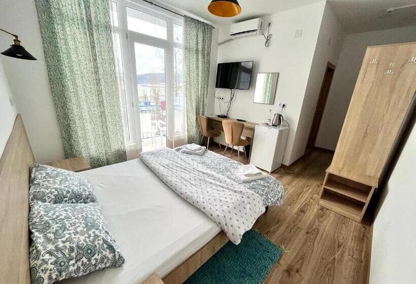 اتاق استاندارد با چشم‌انداز دریاچه, Laguna Beach Club Bazaleti Lake