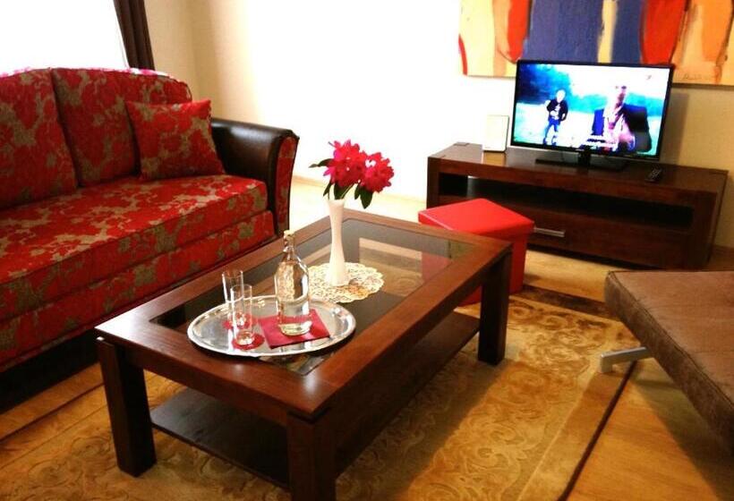 سوییت جونیور, More Guesthouse