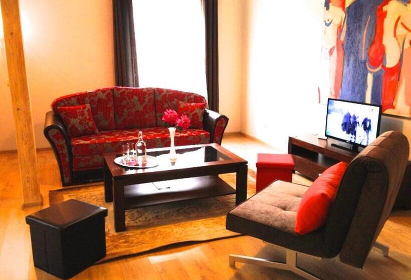 سوییت جونیور, More Guesthouse