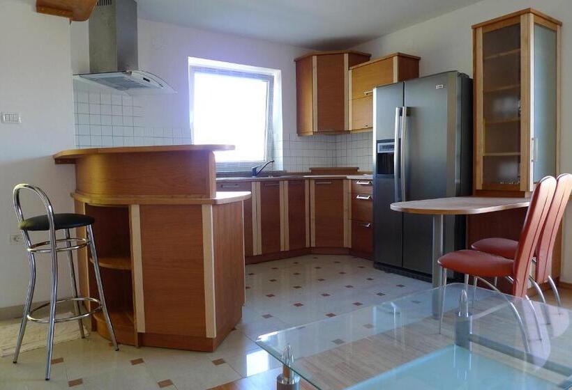 آپارتمان 2 خوابه, Bed And Breakfast špelca