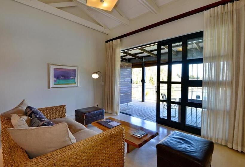 اتاق لوکس, Ladybird Lodge