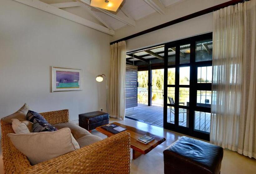 اتاق لوکس, Ladybird Lodge