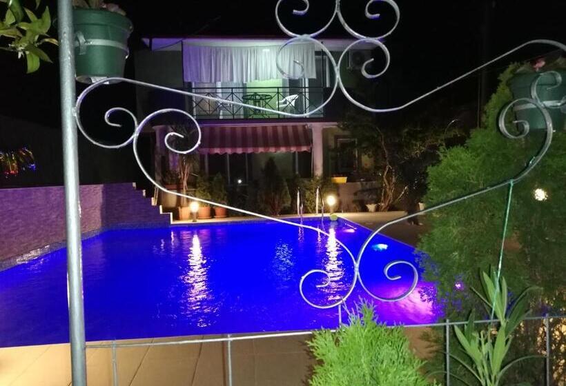 اتاق استاندارد سه تخته با بالکن, Lile Pestani Accommodation