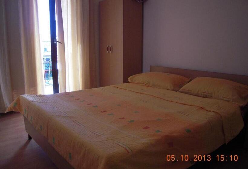 سوئیت جونیور با چشم‌انداز باغ, Lile Pestani Accommodation