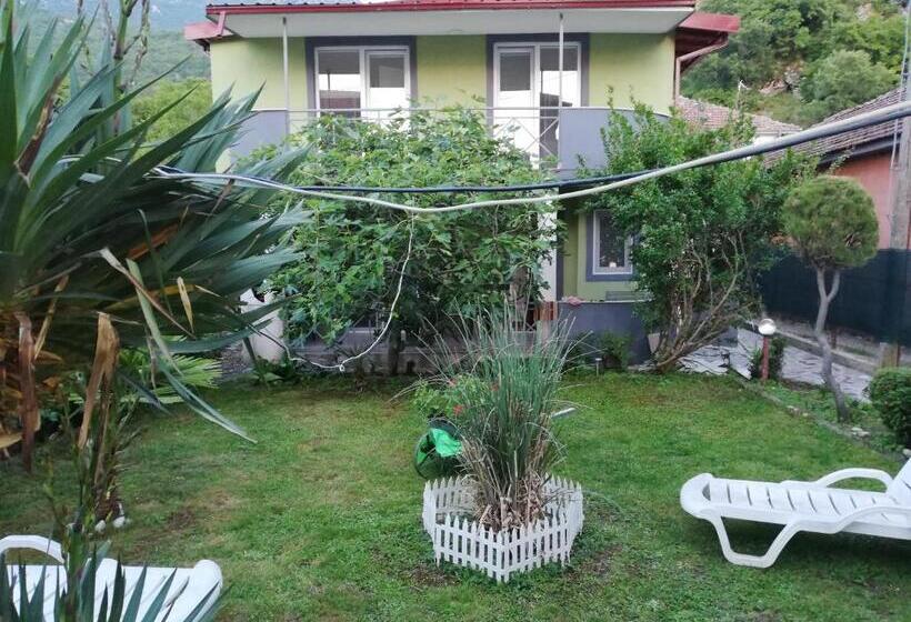ویلای استاندارد با چشم‌انداز باغ, Lile Pestani Accommodation