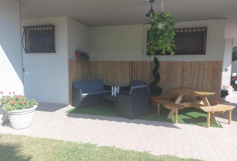 استودیوی استاندارد, Villa Happy Days