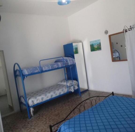 Standard Triple Room with Terrace, Case Vacanza Cafarella