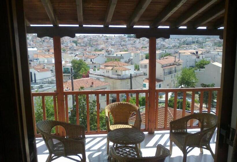 سوییت جونیور با چشم‌انداز دریا, Eliza Skiathos