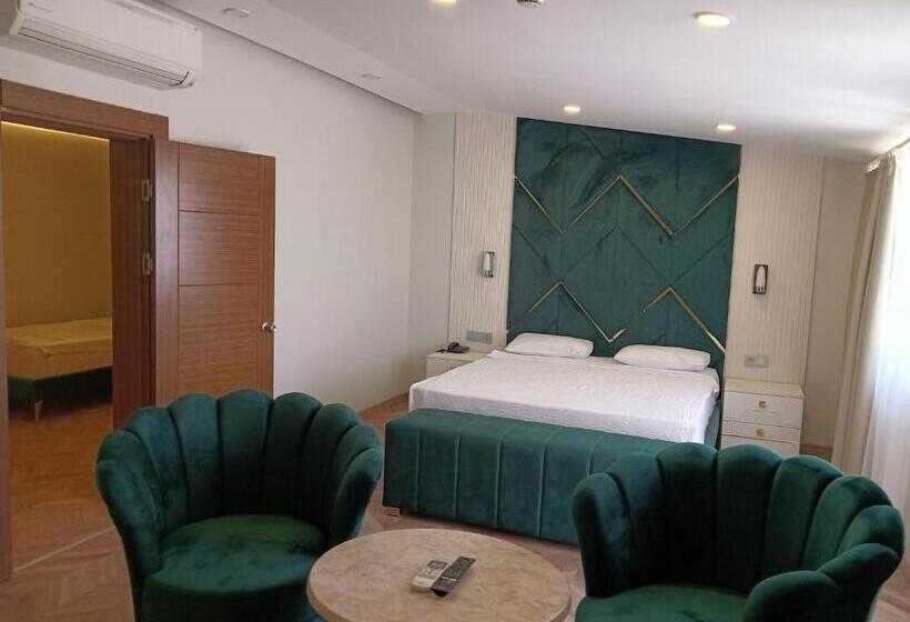 اتاق خانوادگی, Gurtas