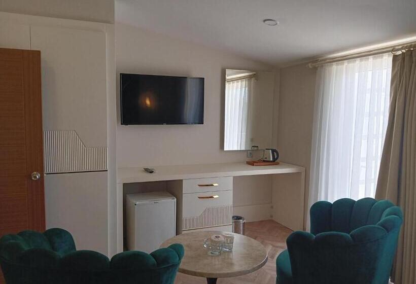 اتاق خانوادگی, Gurtas