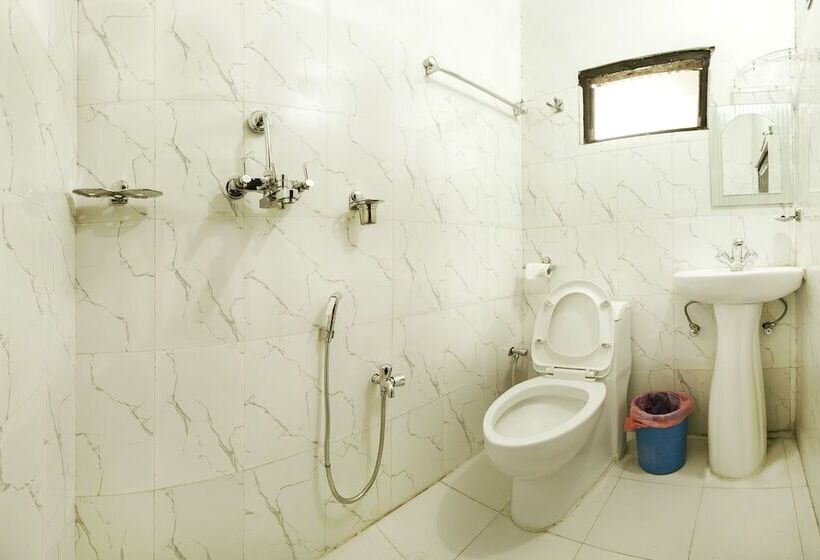 Standard Triple Room, Sauraha Nana