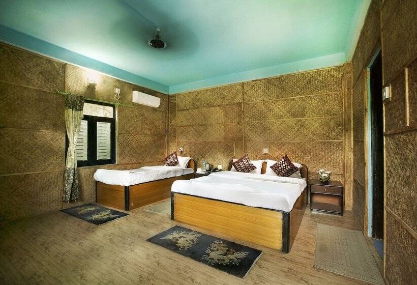 Standard Triple Room, Sauraha Nana