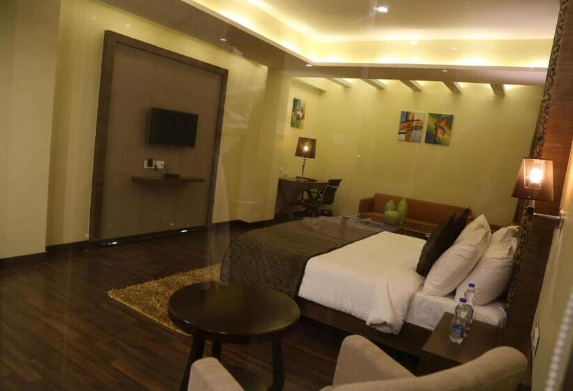 Номер Клуб, The Fern Residency Mundra