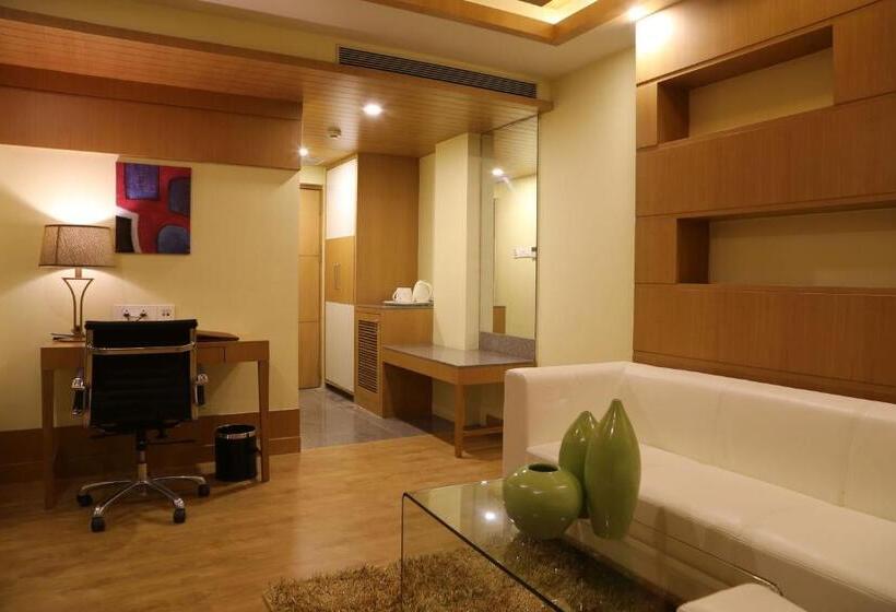 Люкс, The Fern Residency Mundra