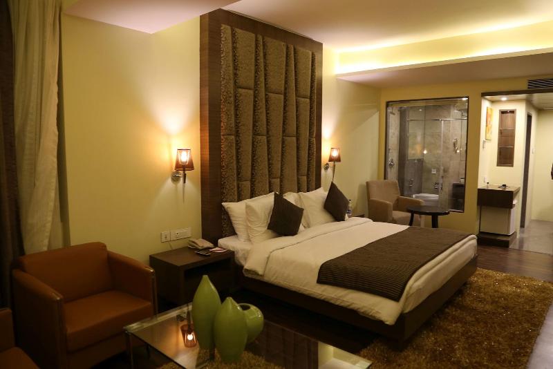 Номер Клуб, The Fern Residency Mundra
