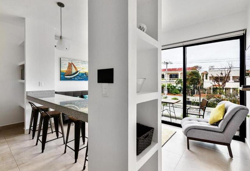 Апартаменты 1 Спальня Вид на Бассейн, Vela S Condos Ocean Front