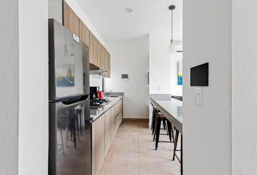 Apartament 1 Sypialnia Widok Boczny Morze, Vela S Condos Ocean Front